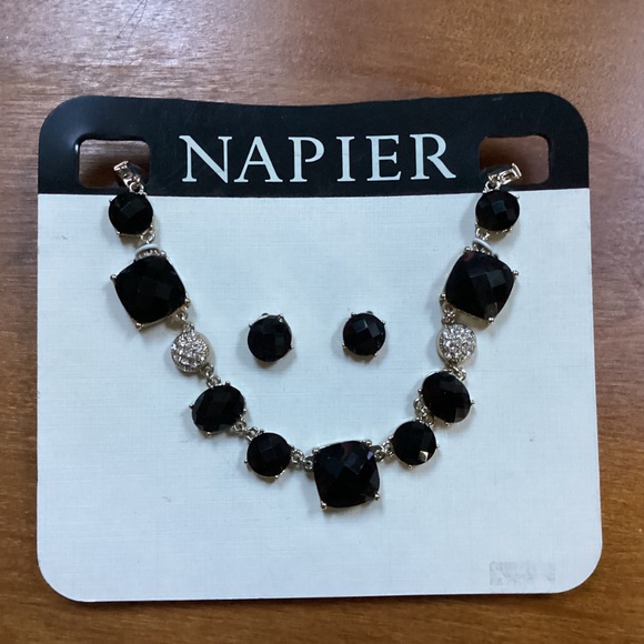 Napier Earrings and Necklace Set Black and silver tone New - Picture 6 of 6